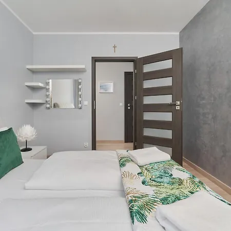 Spacious & Elegant Family With Parking Space & Ac In By Renters Lejlighed Wrocław
