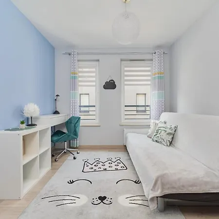Spacious & Elegant Family With Parking Space & Ac In By Renters * Wroclaw