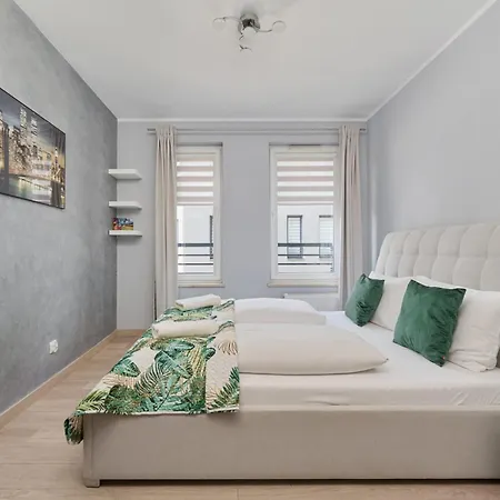 Апартаменты Spacious & Elegant Family With Parking Space & Ac In By Renters Вроцлав
