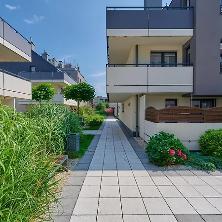 Spacious & Elegant Family With Parking Space & Ac In By Renters Wroclaw
