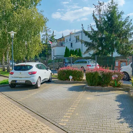 Spacious & Elegant Family With Parking Space & Ac In By Renters * Wroclaw