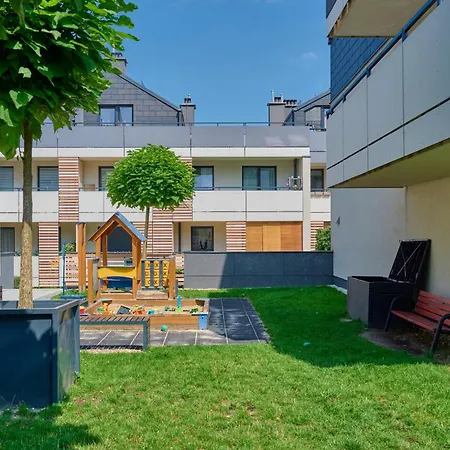 Apartment Spacious & Elegant Family With Parking Space & Ac In By Renters *